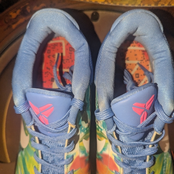 Nike Shoes - Picture 4 of 5